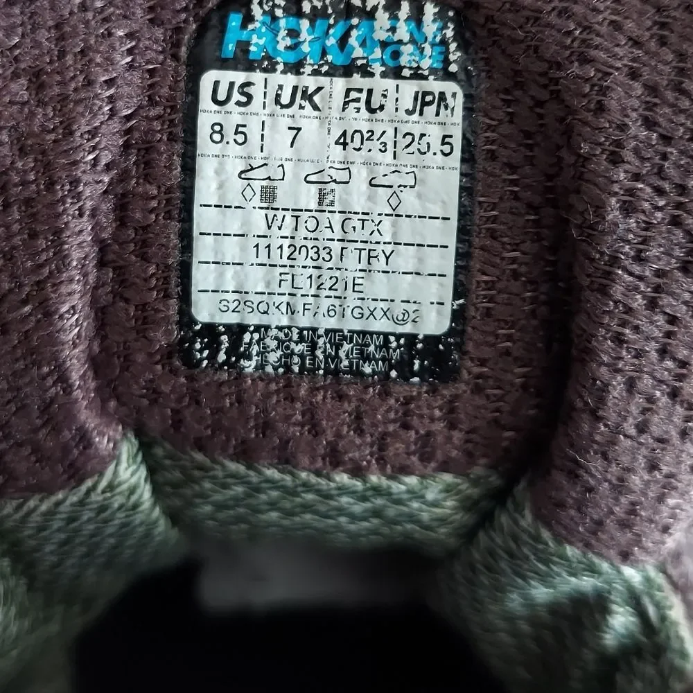 Hoka One One gore tex